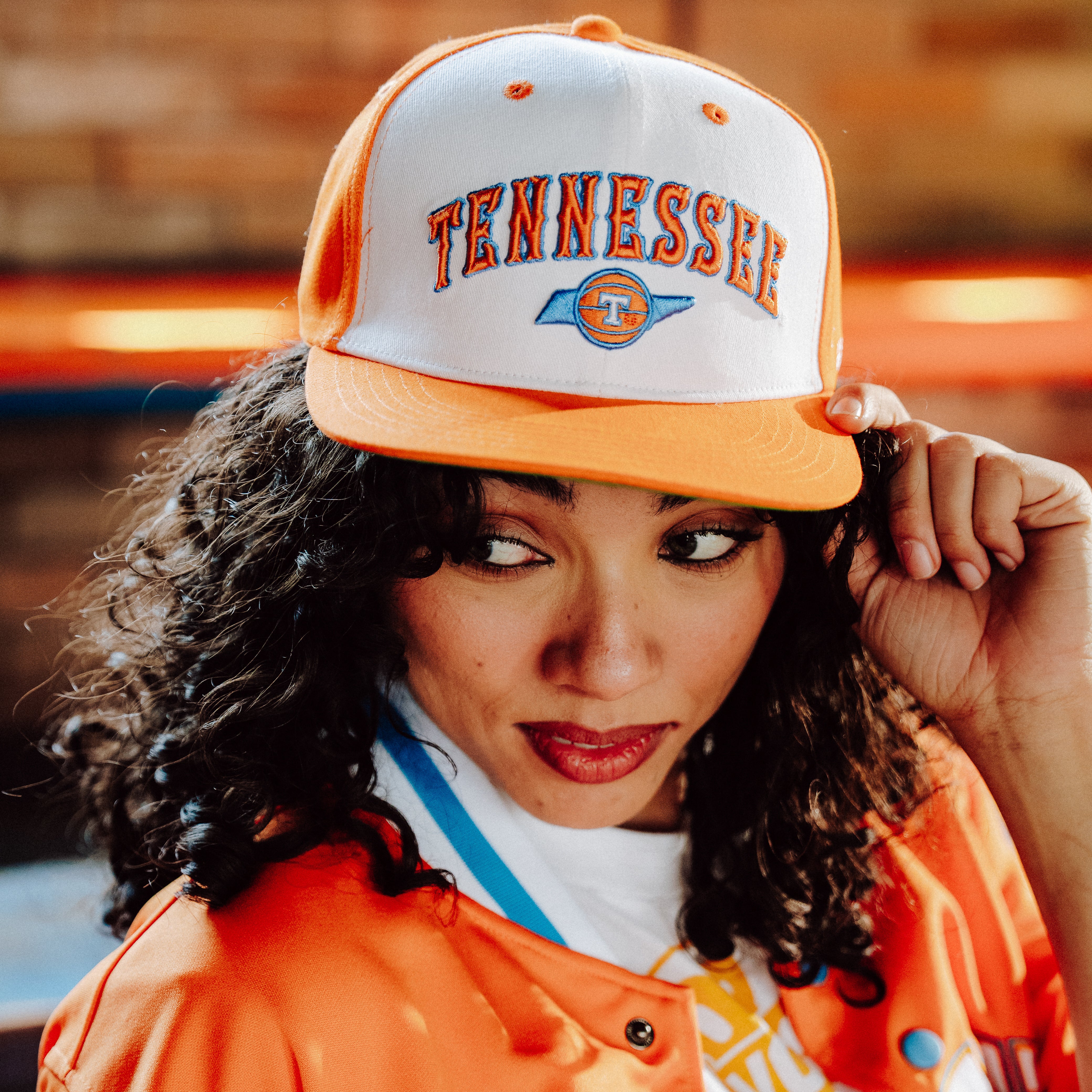 Vintage Tennessee Volunteers Basketball 1970s Logo Snapback Hat - A Must-Have for Fans!
