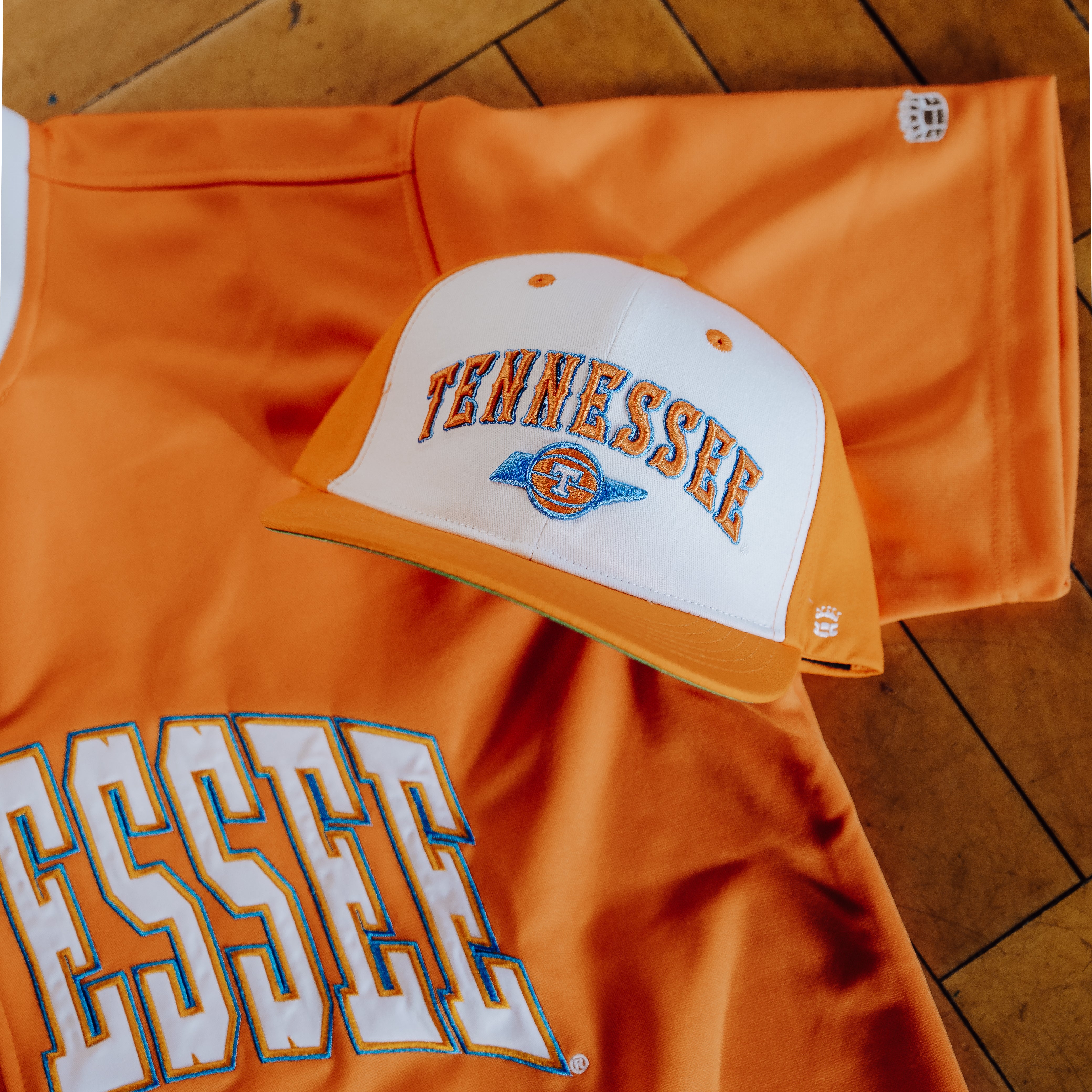 Vintage Tennessee Volunteers Basketball 1970s Logo Snapback Hat - A Must-Have for Fans!